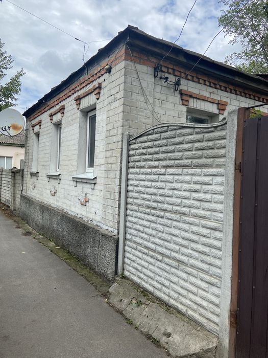 Терміново продам будинок в центрі Змііва