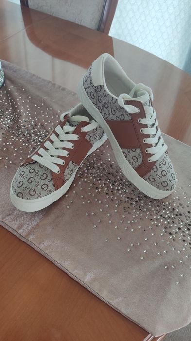 Trampki damskie, buty Guess 38