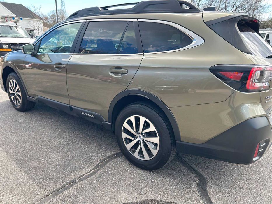 Subaru Outback Premium      2021