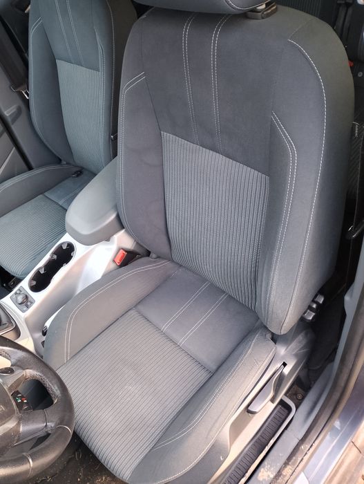 Fotele siedzenia grzane  ford c max MK2