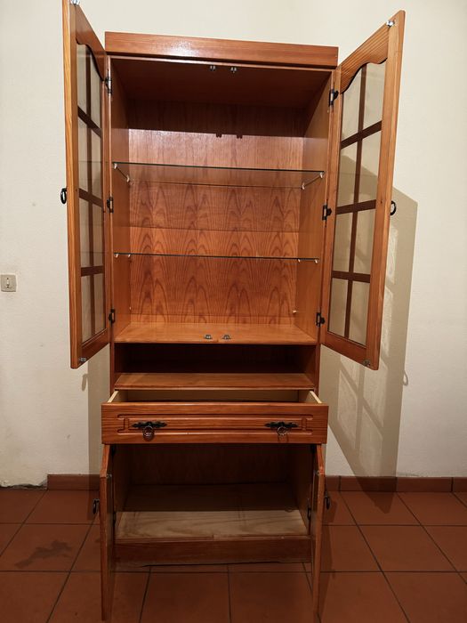 Móvel louçeiro em madeira