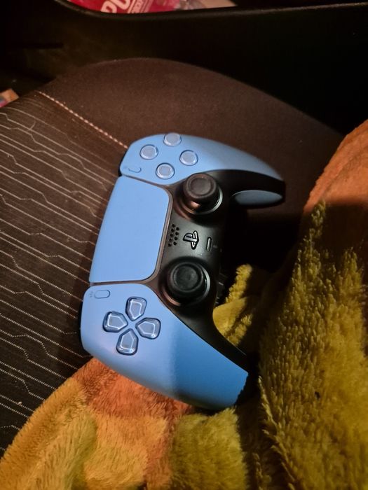 Ps 5 z napedem, pad, gra, kable