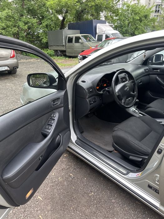 Toyota Avensis! Автомат! 2.0!