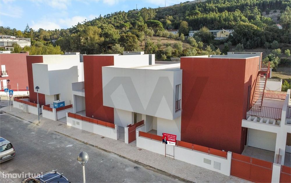 Moradia T4 em fase de acabamento, ainda sem licença de utilização em C