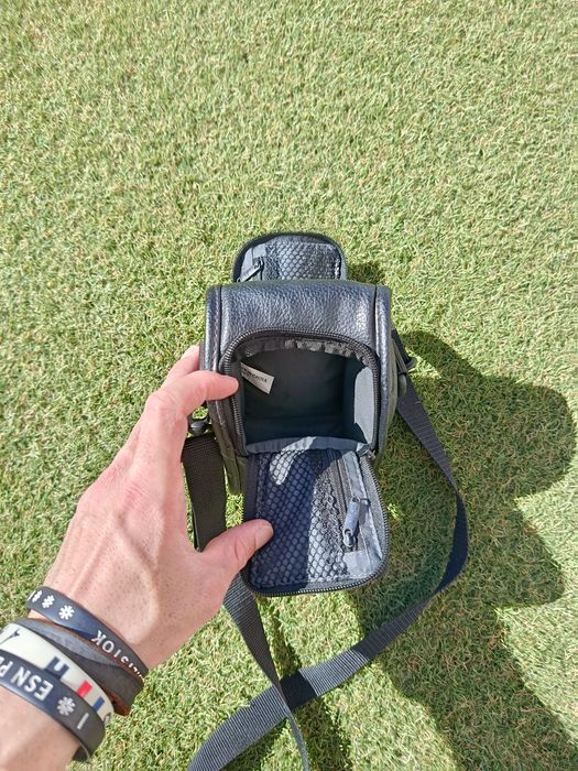 Case Logic Mala de Ombro Preta 11×16×8cm – Vários Compartimentos