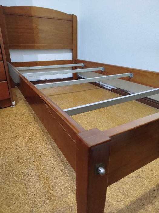 Mobilia de quarto e Secretária