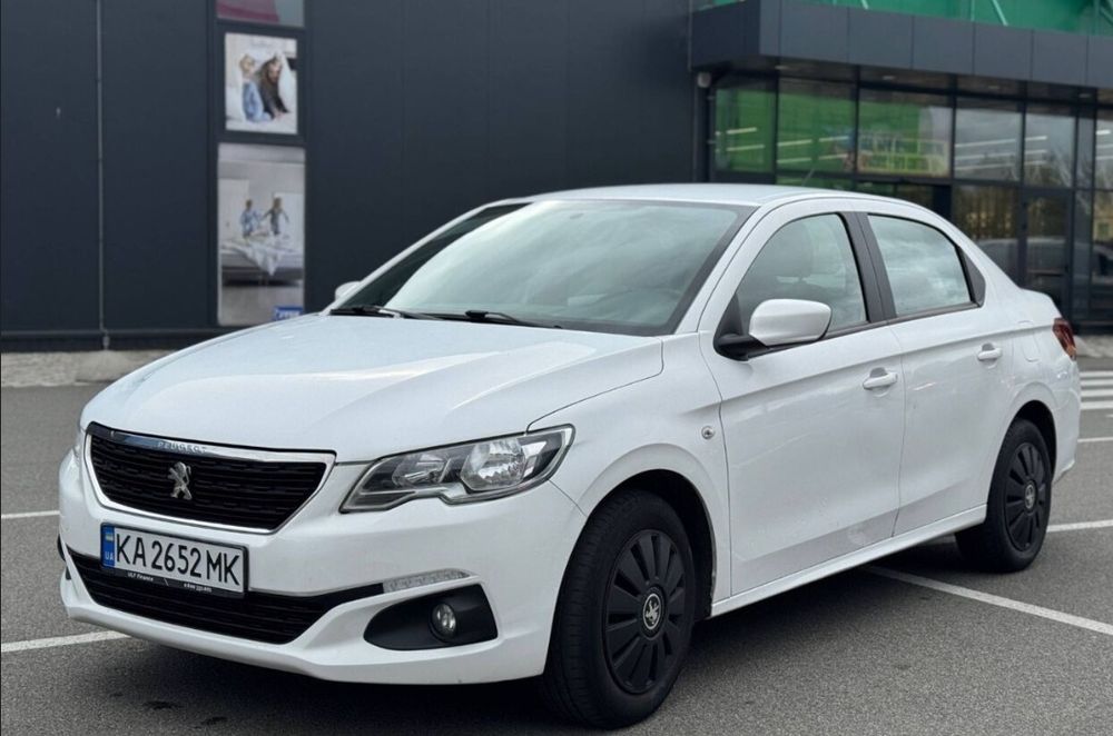 Здається автомобіль в аренду.