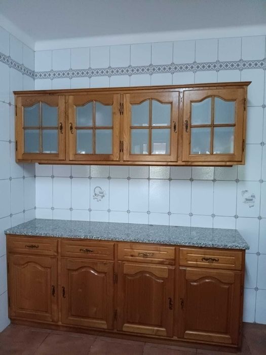 Vendo mobília de cozinha em castanho
