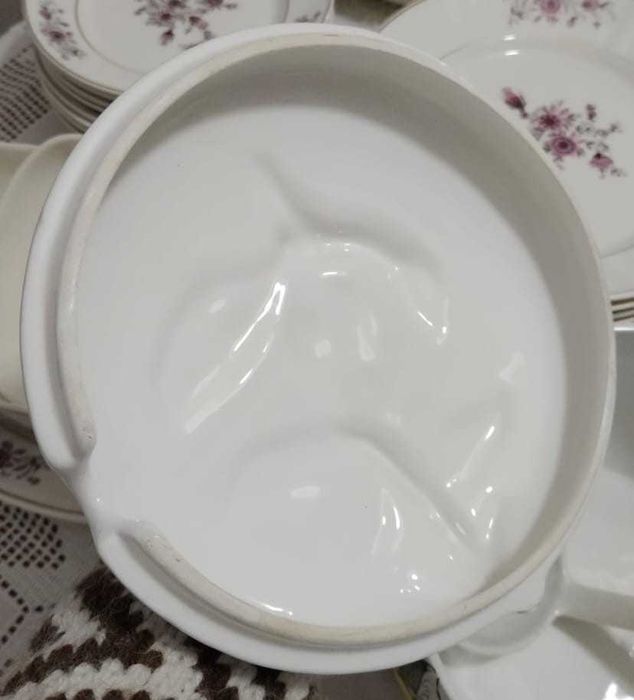 Terrina da sopa pintada à mão com relevos