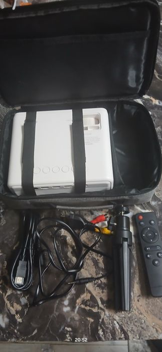 Портативный проектор iZEEKER IPL310