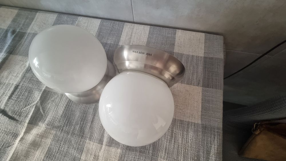 Vendo dois cadeeiros de parede ou teto como novos ..