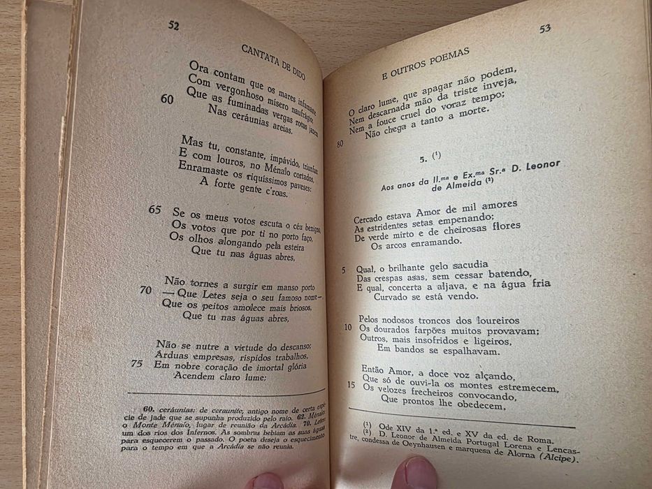 Livro "Cantata de Dido e Outros Poemas" de António Correia Garção