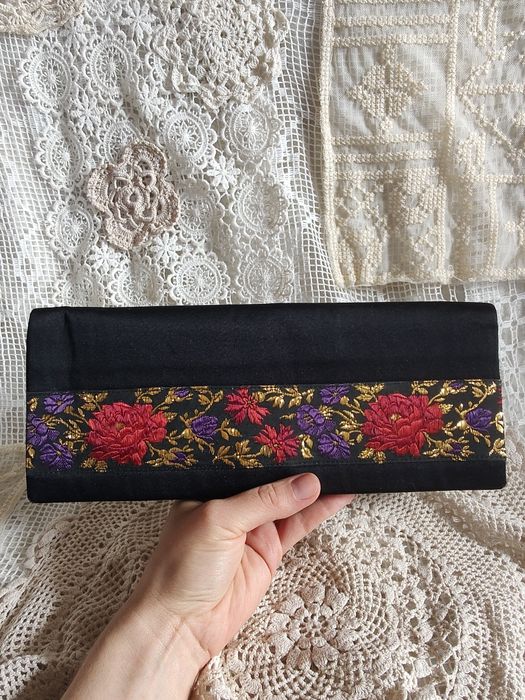 Kopertówka vintage czarna z kwiatową taśmą