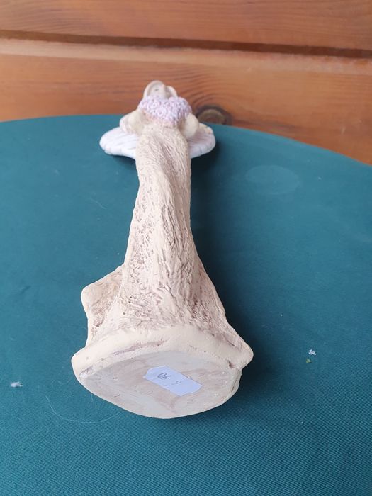 Smukła figurka anioła