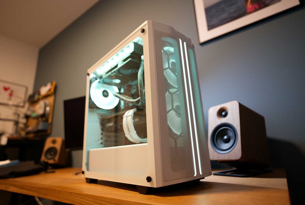 ゲーミングPC Ryzen7 5700X3D RTX3080 Ryzen 7 5700X3D + RTX 3080 + 32GB RAM + 3TB. 1440p+ Warszawa