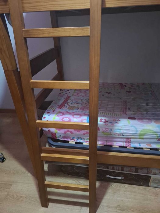 cama beliche com colchões