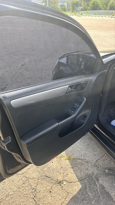 Продам Volkswagen Jetta 2015 года, 1.8 бензин