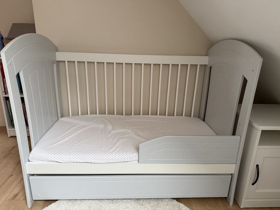 Łóżeczko niemowlęce z materacem