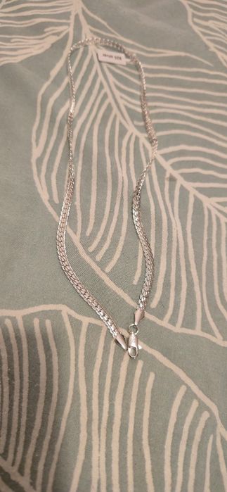 Lindo conjunto de colar e pulseira de prata genuína.