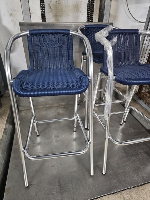 Cadeira pé alto nova