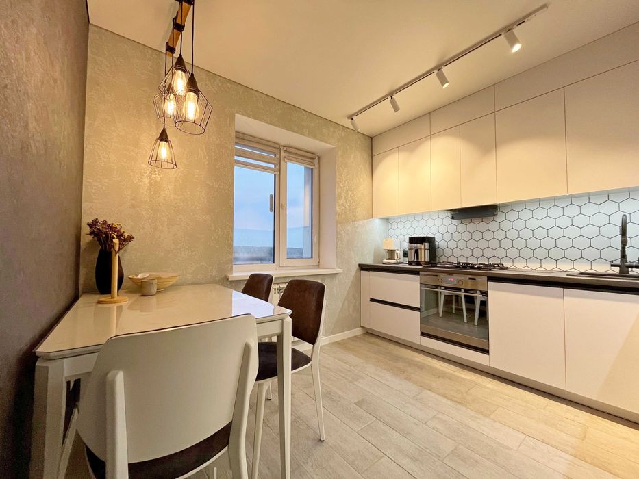 Простора 3 кімнатна квартира з ремонтом та меблями, вулиця Льотна (SP)