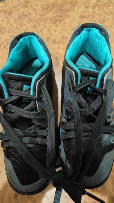 Продам зручни кроссовки недорого!