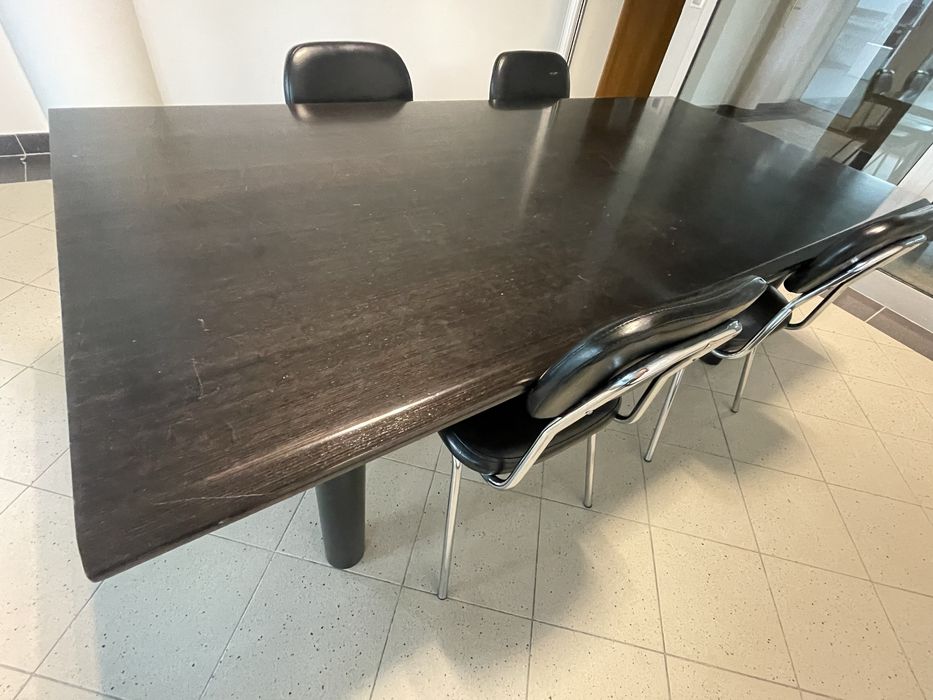 Mesa de reuniões Levira