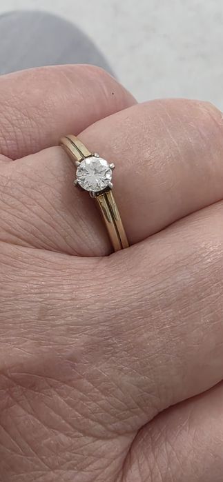 Pierścionek z brylantem 0.40 Kar