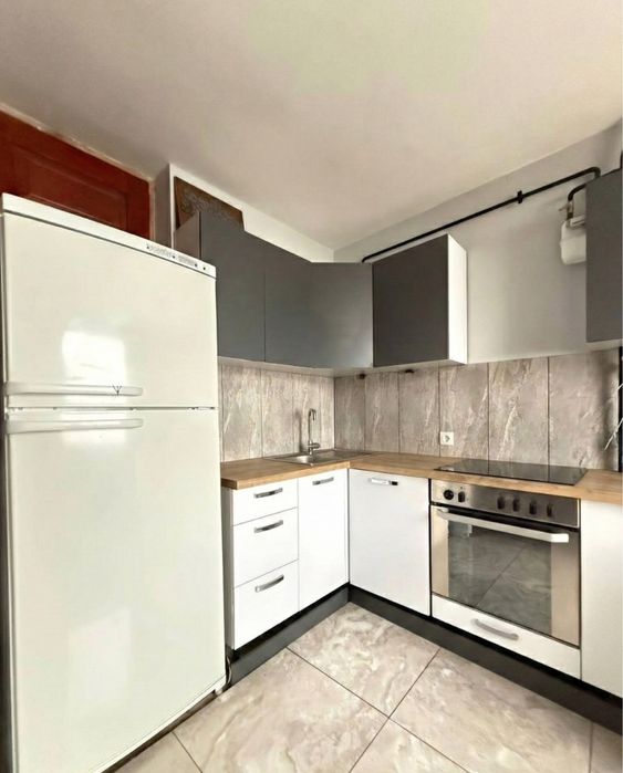 Продаж ТЕПЛОЇ 3х кімнатної, ГЕРОЇВ МАЙДАНУ (ТЦ МАЙДАН) частково РЕМОНТ