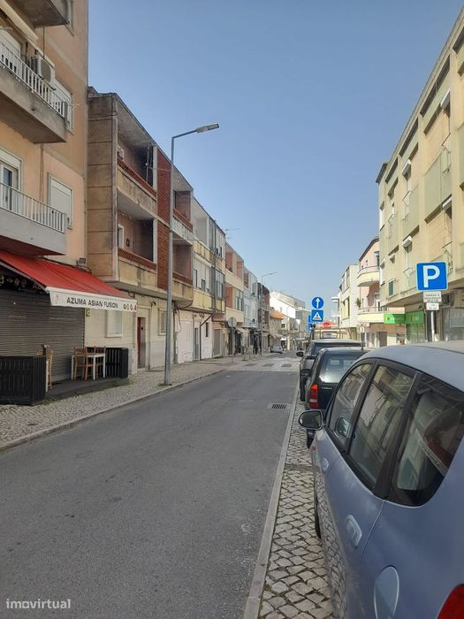 T2 com cozinha separada na Baixa da Banheira — Baixa Da Banheira E Vale Da Amoreira, Setúbal
