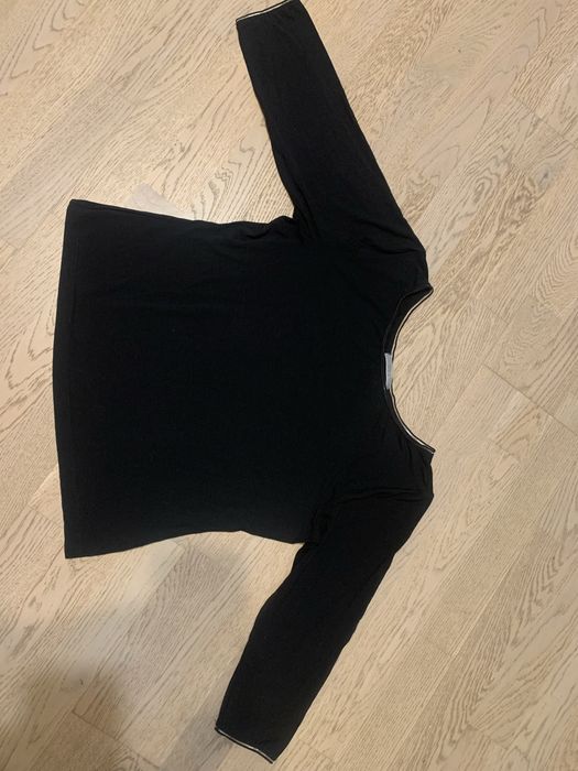 Czarna koszulka z rekawem 3/4 na sprzedaż.