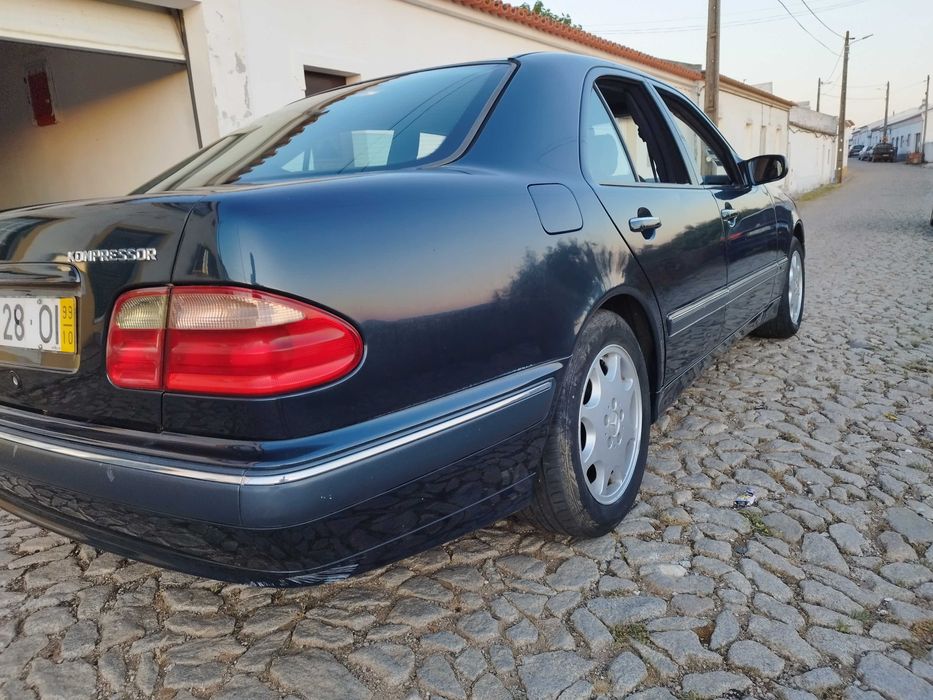 Mercedes-Benz E200 gasolina 1999 – 310.000 km