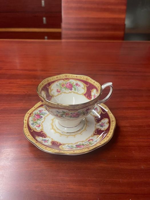 Chavena royal albert