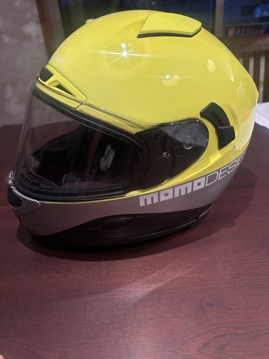 Capacete Momo design