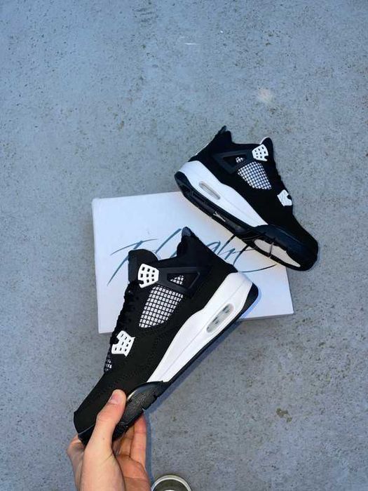 Jordan 4 Retro White Thunder R.44