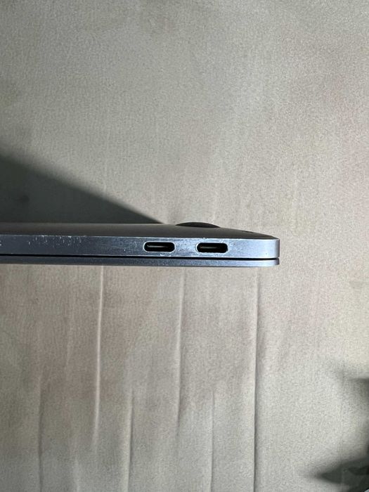 MacBook Pro 13” 2017 (A1708) – 128GB SSD – Bom Estado