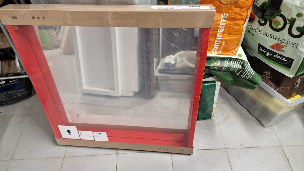 Espelho de parede vermelho 75x75cm novo na embalagem - Espelho IKEA TURBOKASTANJ vermelho 75x75cm novo na embalagem
