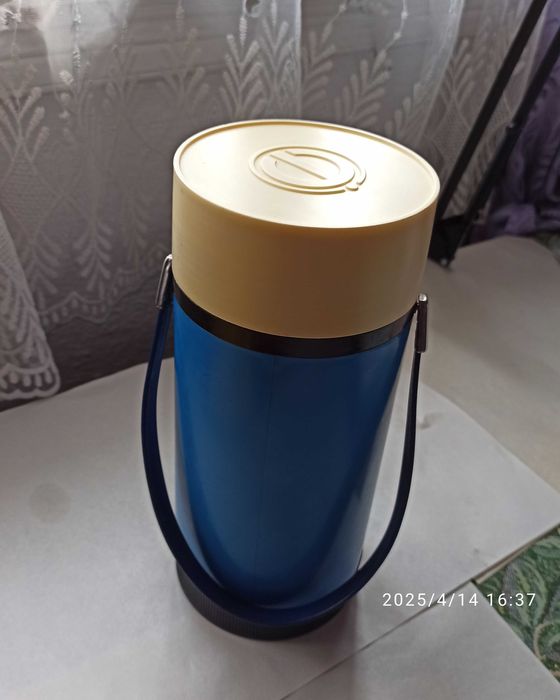 Термос на 1 л, радянський, 79 р., скляна колба. Стан супер.