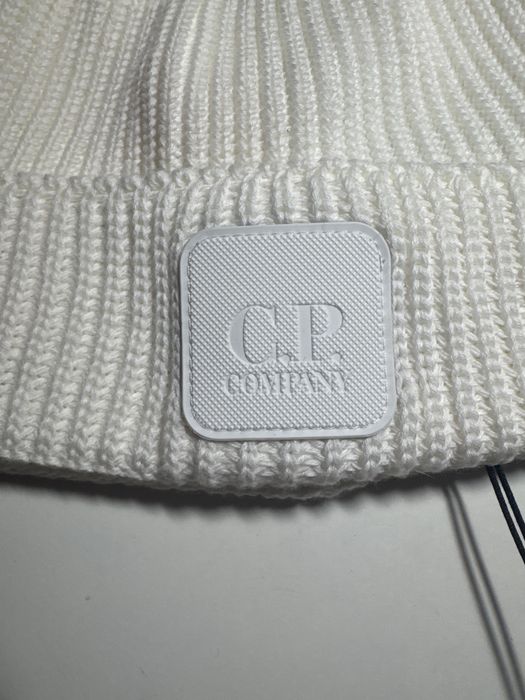 Продам шапку білу C.P Company нова оригінал