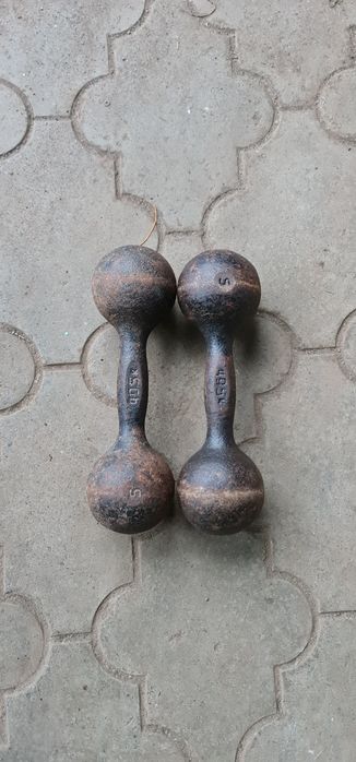 Продам гантели по 5 кг