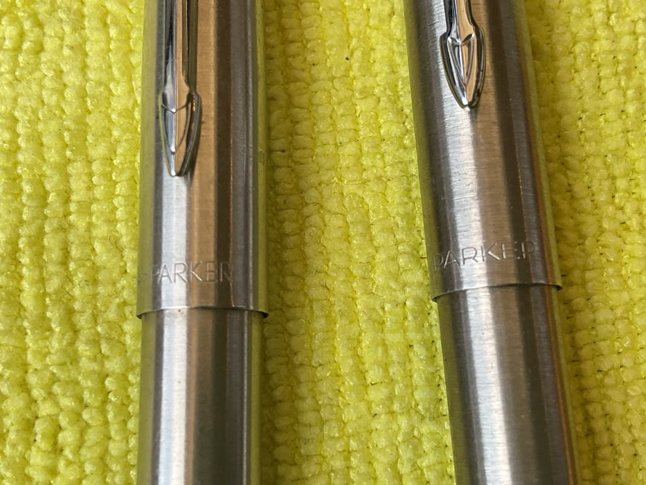 Varias lapiseiras e caneta da Parker