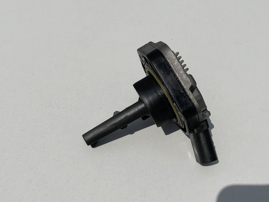 Датчик уровня масла двигателя Passat B6 2.0 BMP BKP BMR CBA BLR BVY
