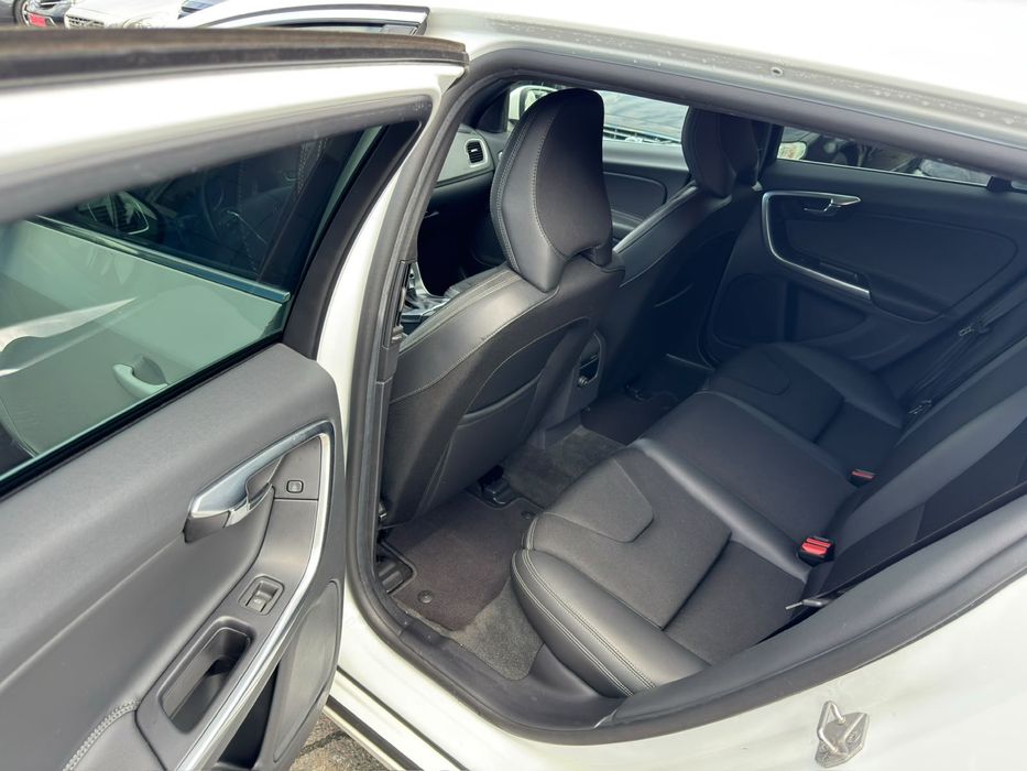 Volvo V60 Facelift D4 2.0 Diesel 181 к.с. Автомат Aisin