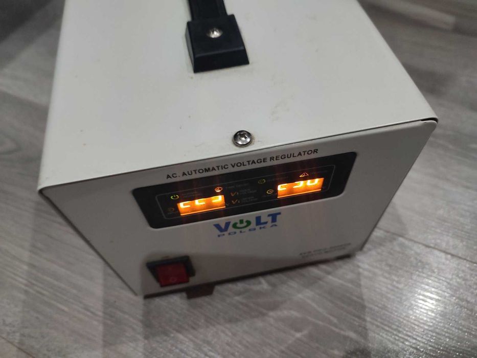 Стабілізатор напруги Volt Polska AVR PRO 2000VA Servo Motor