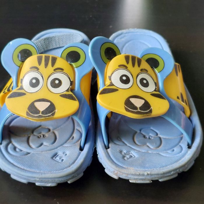 Klapki dla chłopca.