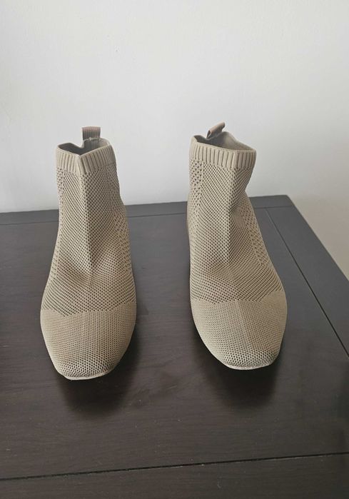 Botas cano baixo em malha