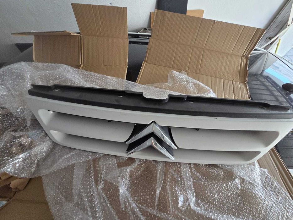 Grelha entre faróis Citroën Jumper