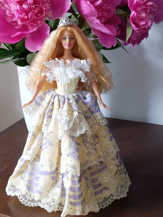 Sukienka balowa dla Barbie