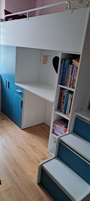 Łóżko piętrowe z biurkiem