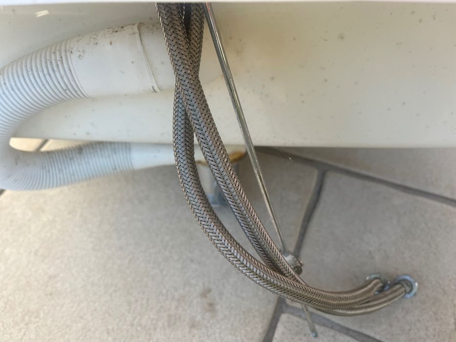 Labatorio com torneia Grohe incluida